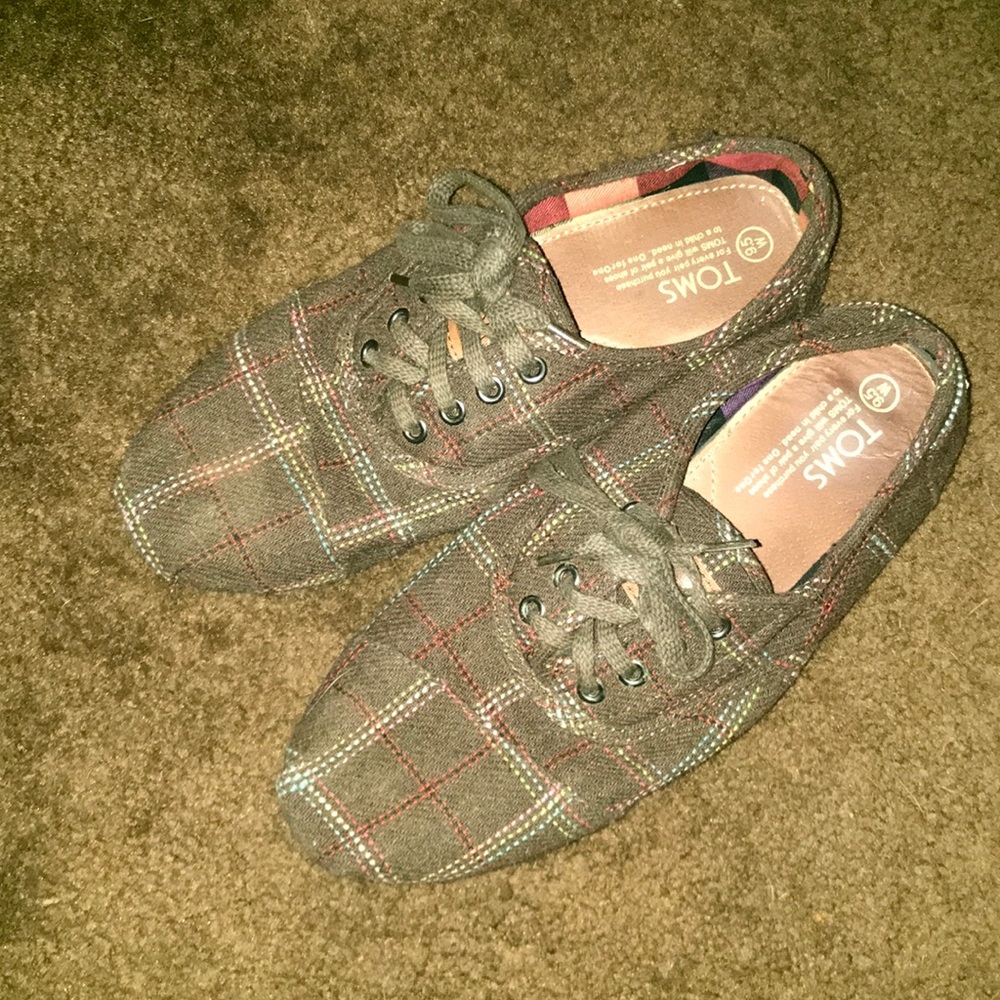 Unique Toms lace up women’s 9.5 brown like new